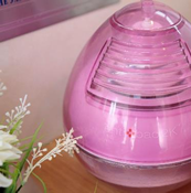 できるだけリラックスしていただけるようにアロマ空気清浄機を設置しています。歯磨きスペースにはおすすめの歯磨き粉などを置いています。